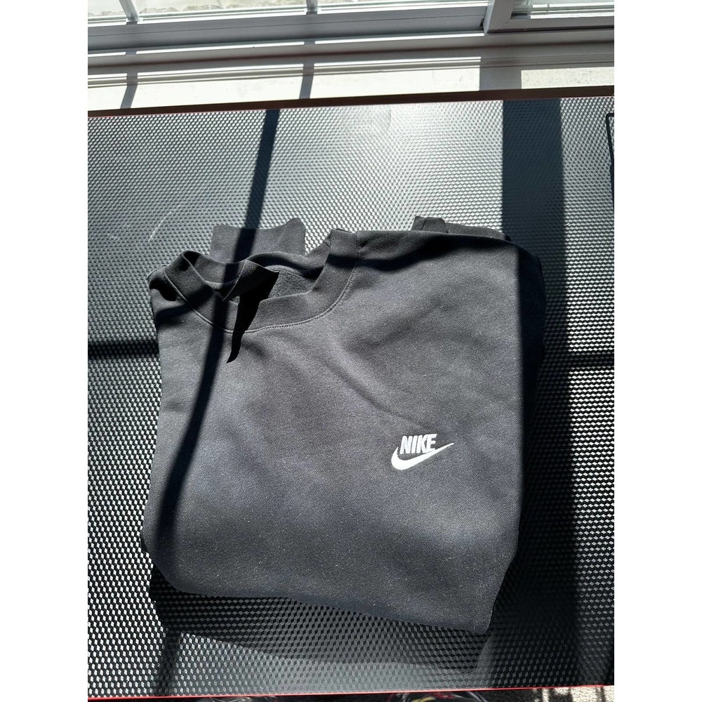 Black Nike sweatshirt
